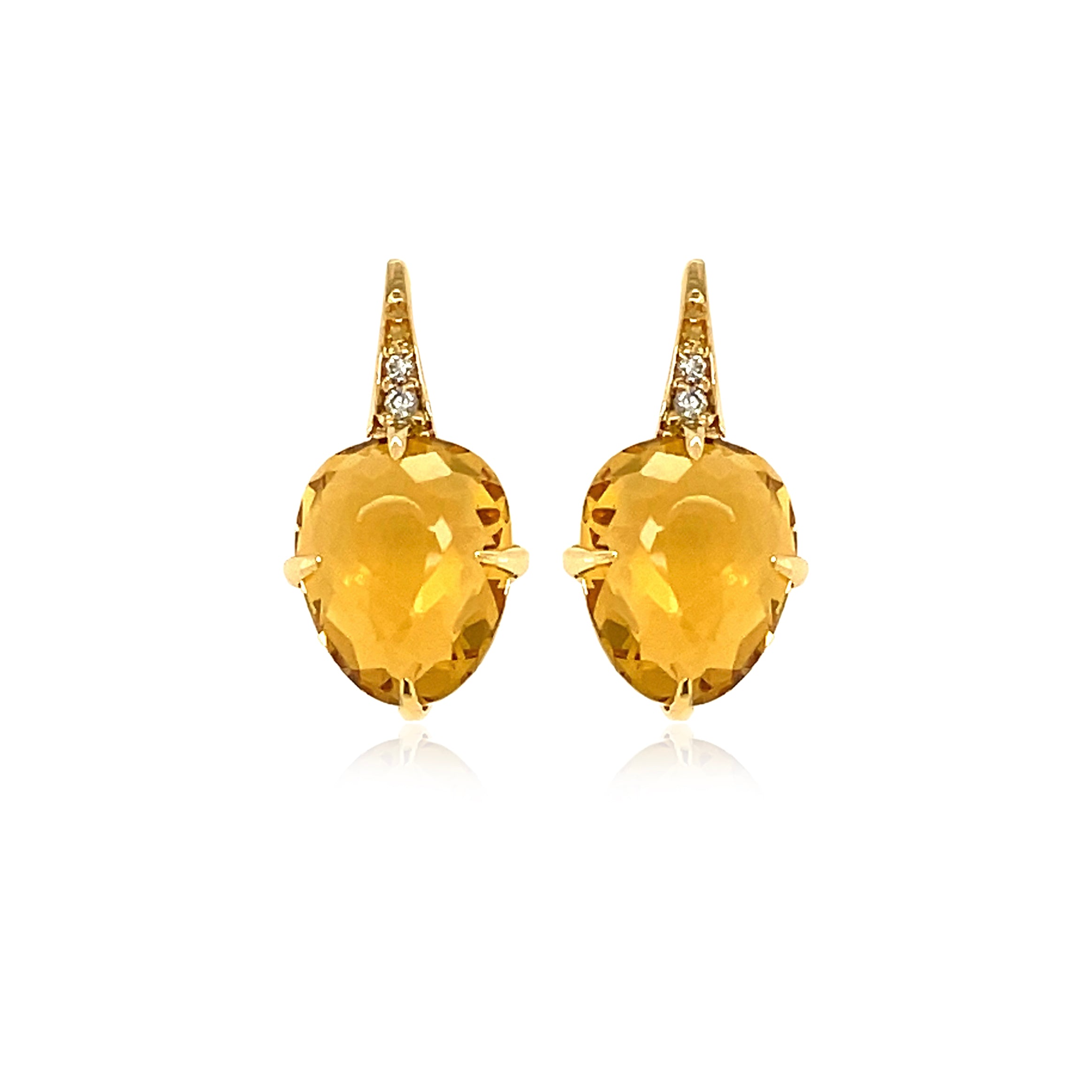 Sugar loaf collection made in Brazil  Tear shape faceted Citrine 6.23 cts  Round small diamonds 0.03 cts  Set in 18k yellow gold  Secure hinged system  18.00 mm.