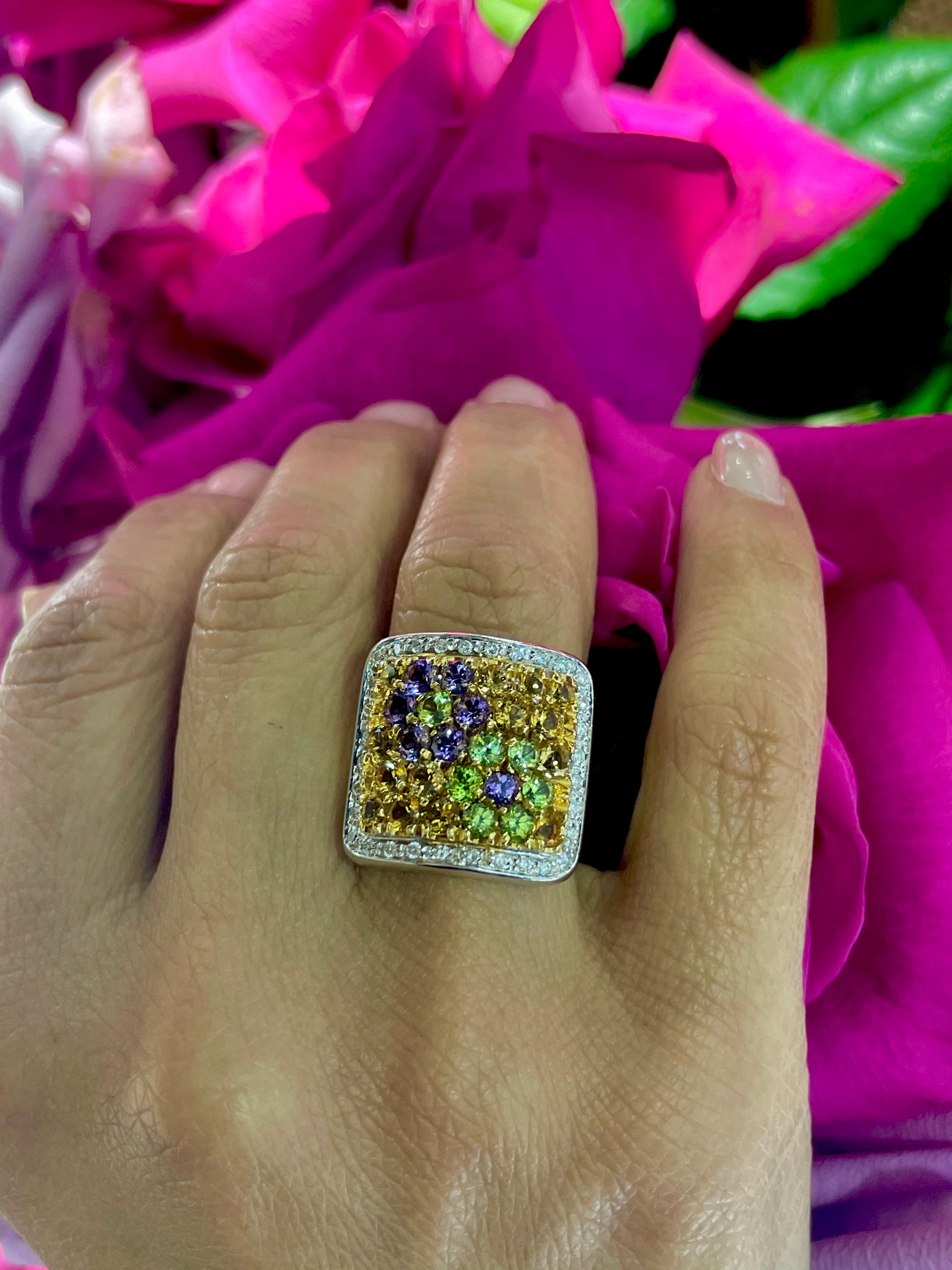 A timeless design, crafted with Pascale Bruni's signature blend of elegance and luxury. This dazzling ring features an 18k two-tone gold band set with 0.32 cts of round diamonds that sparkle alongside the deep purple amethyst and warm yellow citrine stones.