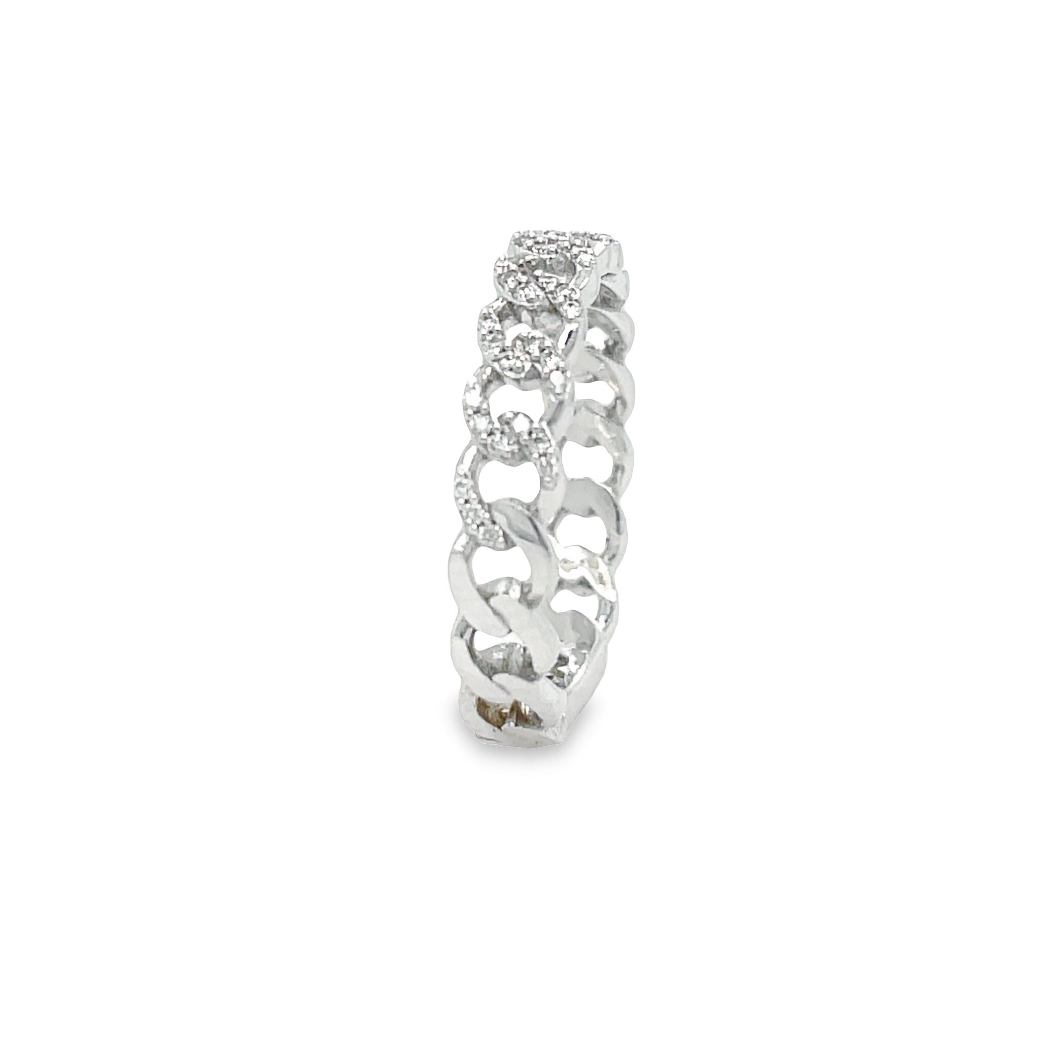 This beautiful diamond white gold ring from Pave Chain Link is crafted from 14k white gold. It's 4.00 mm wide, with 0.14 cts of round diamonds adding a brilliant sparkle. With its elegant look and quality craftsmanship, this ring is sure to stand out from the crowd.
