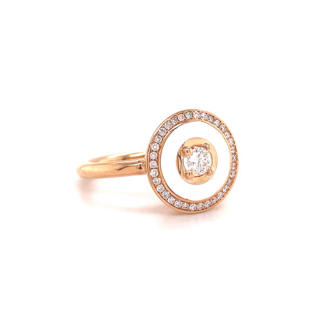 This exquisite ring is made of 14k rose gold with round diamonds totaling 0.40cts. It features a diamond bezel with a round diamond in the center and an elegant white enamel background. Perfect for any occasion, this ring is a beautiful way to show someone special that you care.