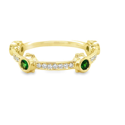 This 14k yellow gold ring having four tsavorite gems totaling 0.29cts, to symbolize the four cardinal points, and 0.14cts of round diamonds. Stand out from the crowd with this ultra-luxurious ring, sure to add a hint of sparkle to all your looks.