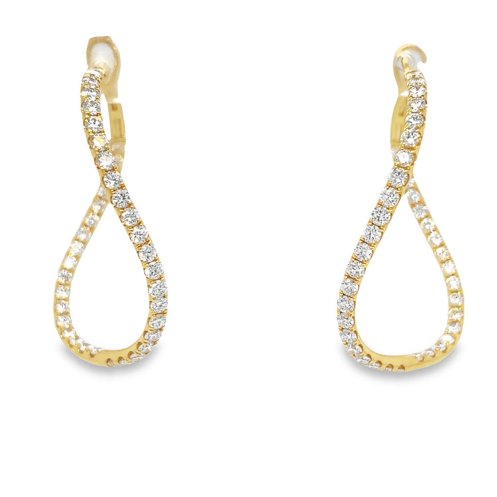 These Inside Out Diamond Twisted Hoop Earrings are expertly crafted from 18k yellow gold and feature 2.30 cts of round diamonds. The earrings measure 2.30 mm wide and are 1 1/2" long, for a timeless look that is sure to dazzle.