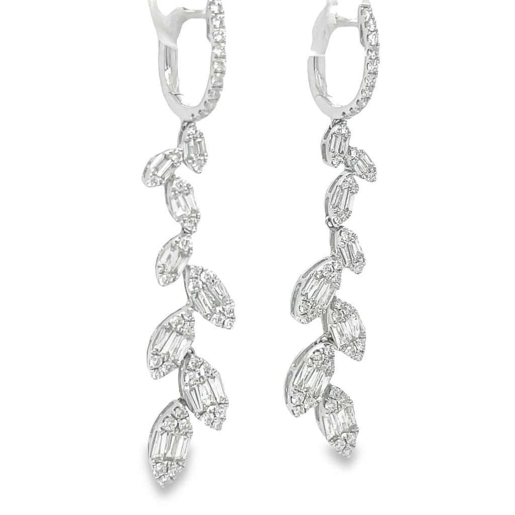 These Mixed Cut Diamond Leaf Cascade Earrings are crafted in 18 karat white gold with 1.71 cts of round diamonds, ideal for a classic and sophisticated look. Perfect for special occasions, these earrings sparkle with a unique leaf cascade silhouette.