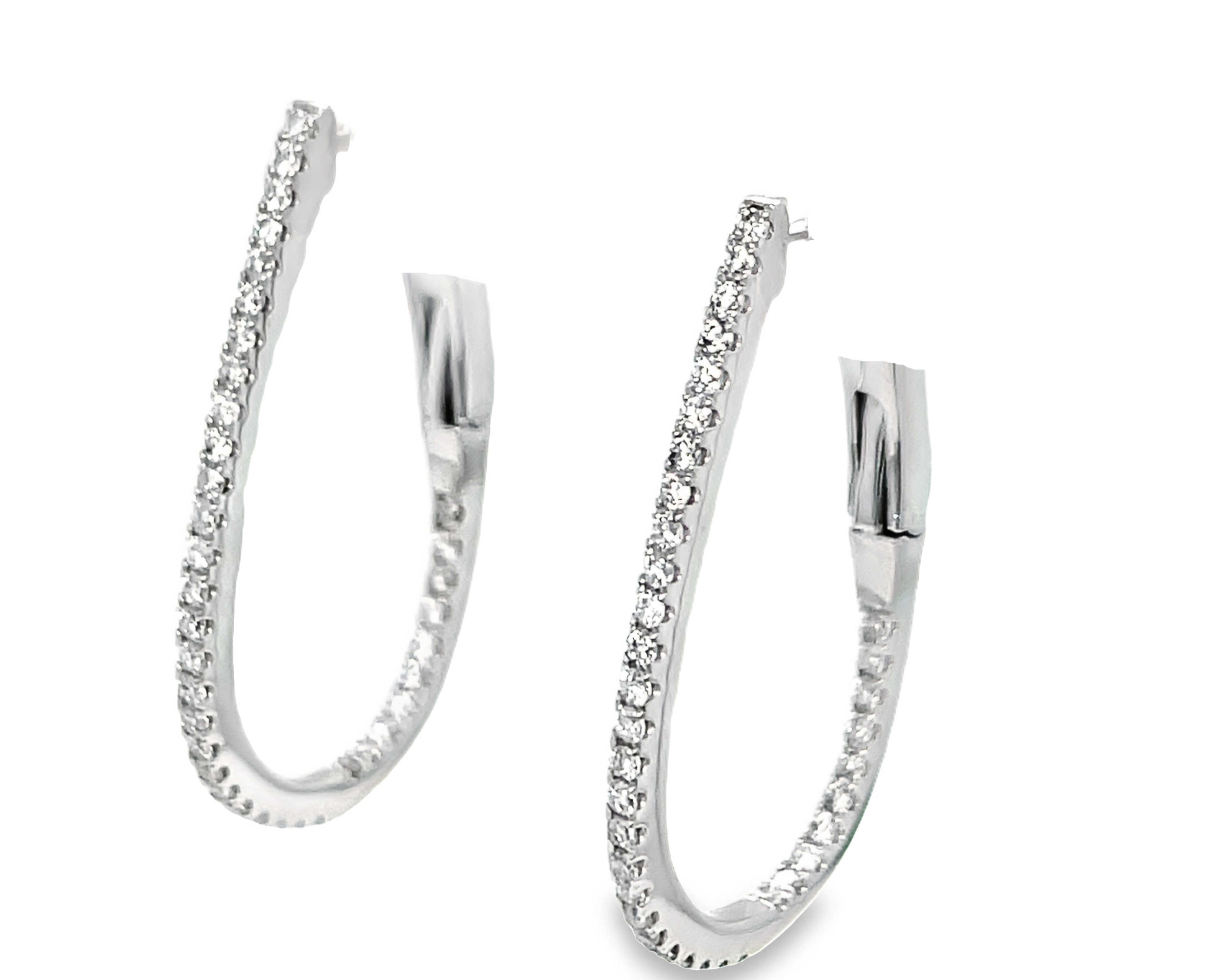 Crafted with 18k white gold, these oval-shaped diamond hoop earrings feature a secure hinged system. Adorned with round diamonds totaling 0.39 carats, these earrings add a touch of sparkle and elegance to any outfit. Trust in the expert design for a timeless and secure accessory. 1" size&nbsp;