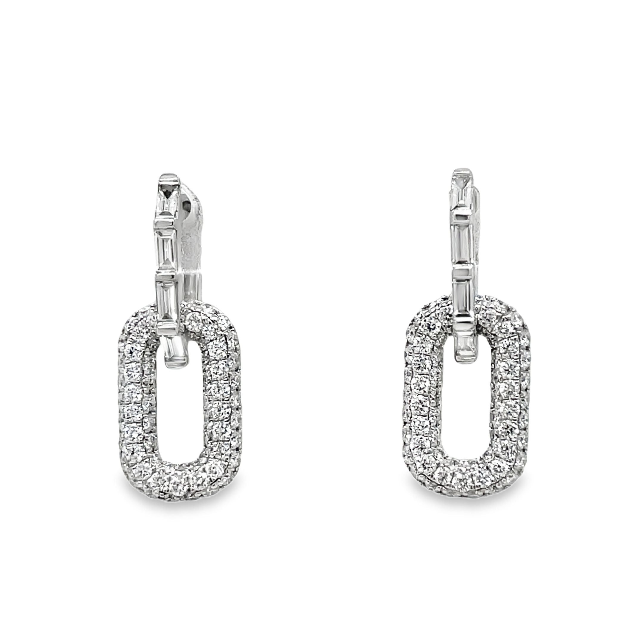 ndulge in luxury with our 18k Double Link Diamond Drop Earrings. Crafted from white gold, these earrings feature a unique double link design and are adorned with sparkling round diamonds totaling 0.80 carats. With a size of 19.00 mm and a mix of baguette and round diamond cuts, these earrings are a stunning addition to any jewelry collection. Elevate your style and make a statement with these exclusive earrings.

&nbsp;