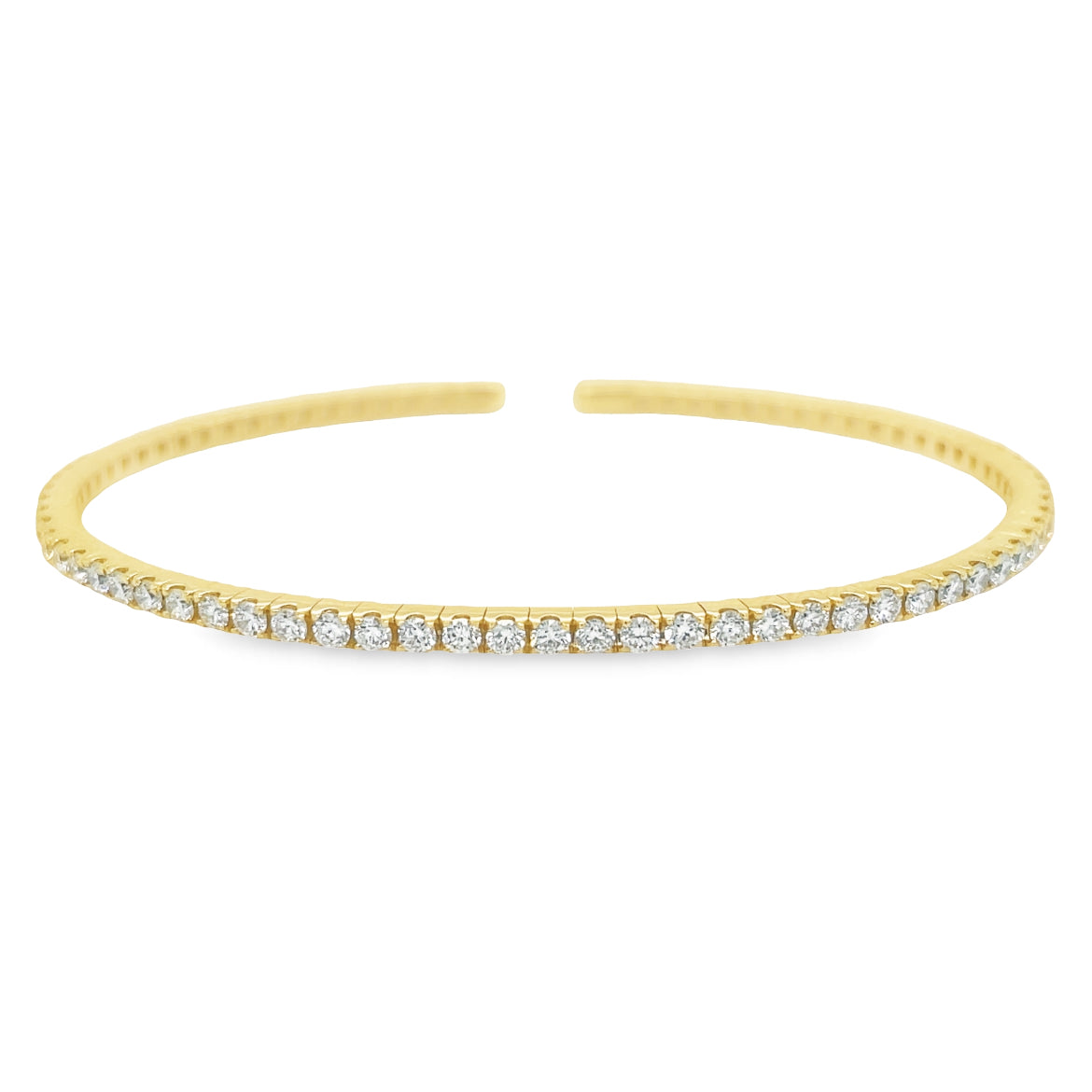 This diamond flexible yellow gold bangle is the perfect choice for effortless elegance. Crafted with 1.32 cts of brilliant diamonds, it slips on easily for glamorous style. Add a classic touch to any look with this timeless piece.