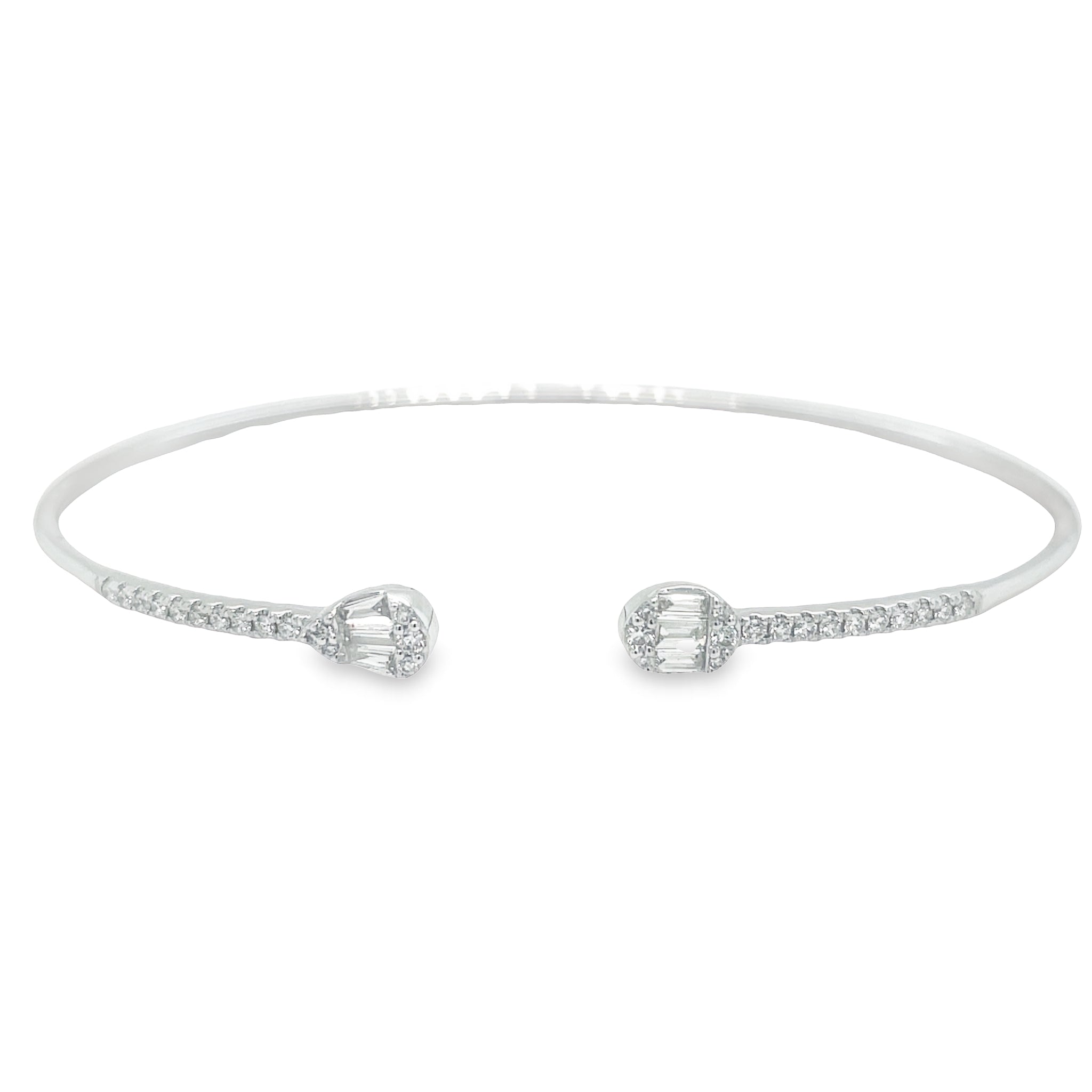 This diamond flexible white gold bangle is the perfect choice for effortless elegance. Crafted with 1.30 cts of brilliant diamonds, it slips on easily for glamorous style. Add a classic touch to any look with this timeless piece.