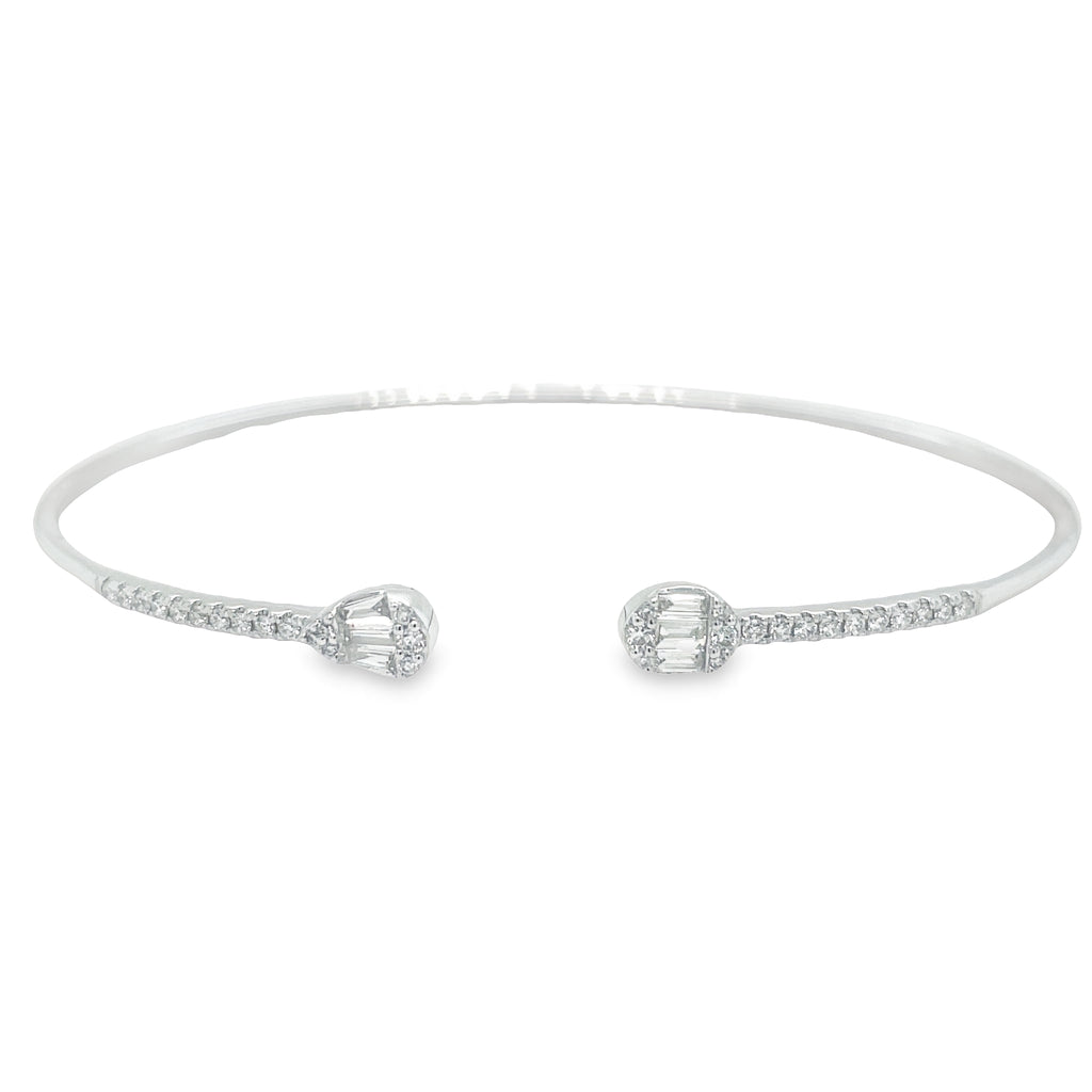 This diamond flexible white gold bangle is the perfect choice for effortless elegance. Crafted with 1.30 cts of brilliant diamonds, it slips on easily for glamorous style. Add a classic touch to any look with this timeless piece.