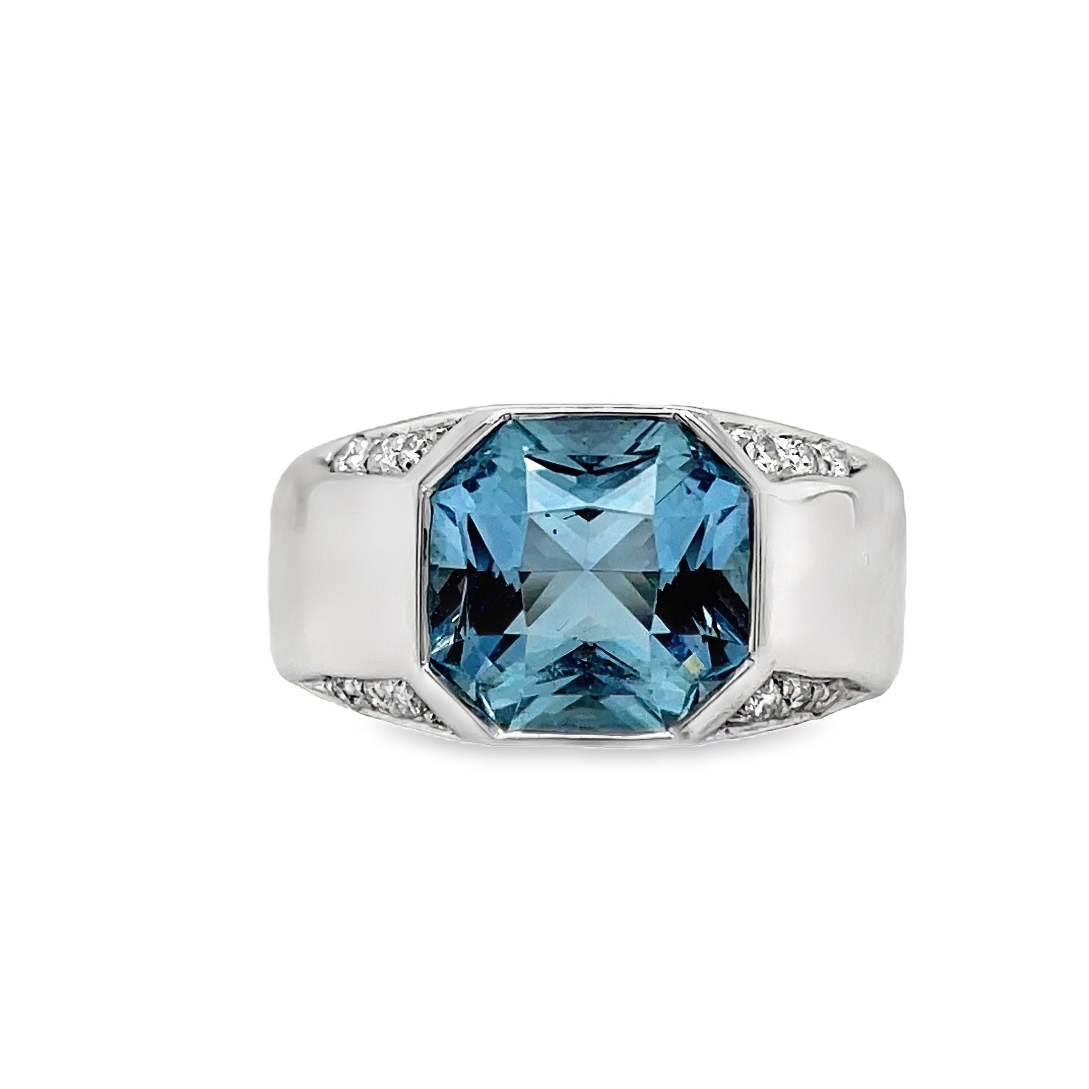 Elevate your style with our Italian Made Aquamarine and Diamond Fashion Wide Ring. Crafted with 18k white gold, this wide ring features a stunning 2.70 ct octagon-shaped aquamarine and 0.13 ct round diamonds. Embrace luxury and sophistication with this exclusive piece.