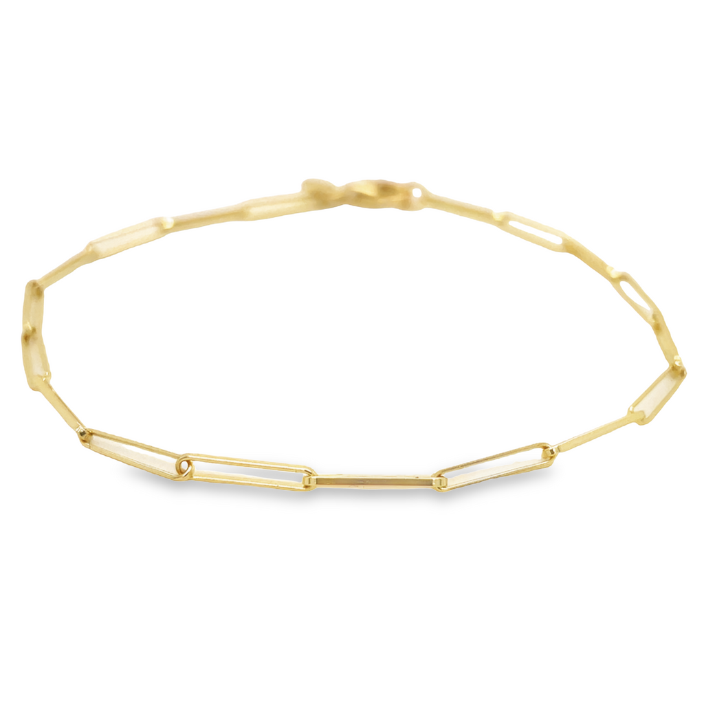 This Italian made 14K yellow gold paperclip link bracelet is a classic piece that will stay in style. It has a thickness of 2.00mm and is stackable, making it the perfect accessory for any outfit.