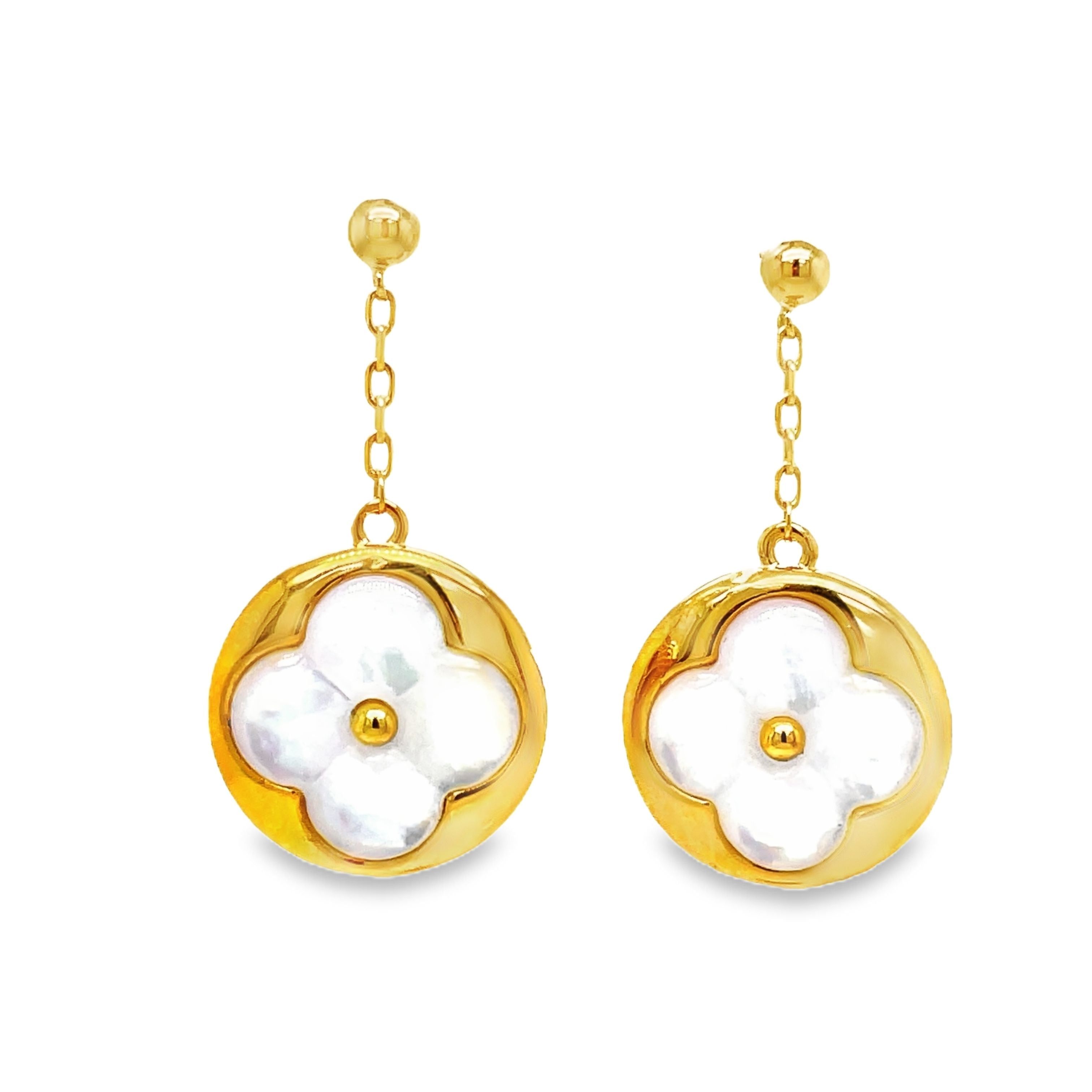 ndulge in the luxury of these exquisite 18k yellow gold mother of pearl drop earrings. The iridescent mother of pearl adds a touch of elegance to any outfit, while the 18k gold exudes sophistication. Elevate your style with these exclusive earrings.