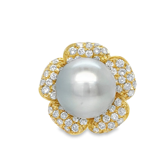 Front view of 18k Yellow Gold Large South Sea Pearl Diamond Ring 14.00 