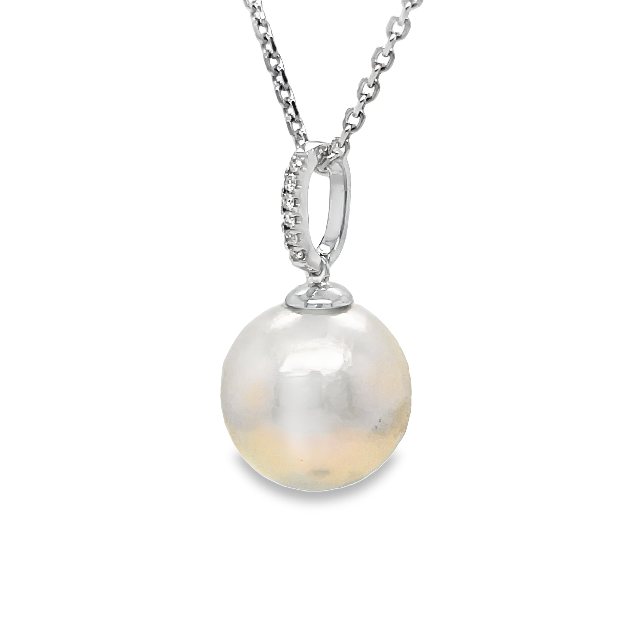 This 14k white gold necklace features a stunning South Sea pearl with great luster and color measuring 12.00 mm. The pearl is accented by a five stone diamond pendant and comes accompanied by an 18" white gold chain. Elevate any look with this elegant and timeless piece.