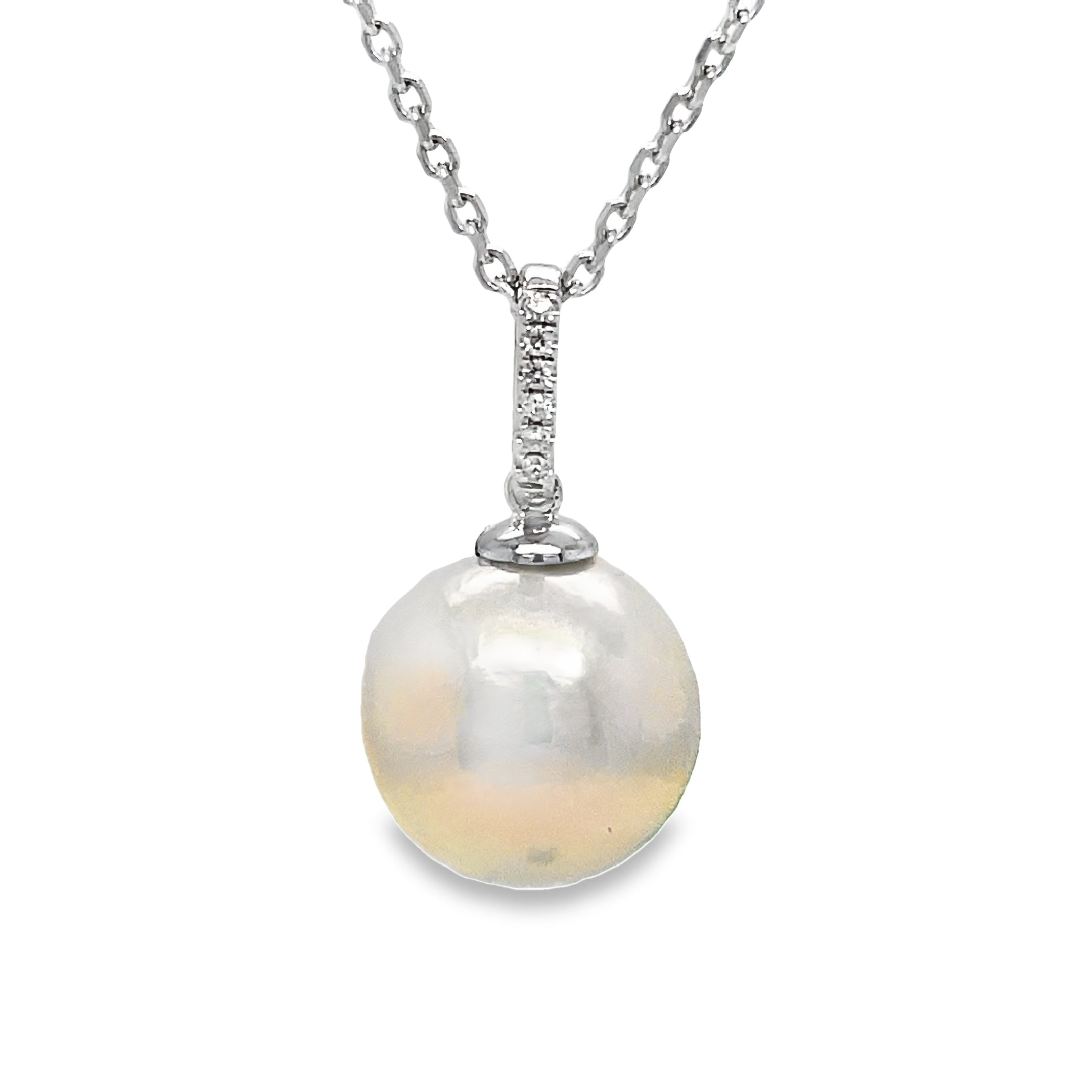 This 14k white gold necklace features a stunning South Sea pearl with great luster and color measuring 12.00 mm. The pearl is accented by a five stone diamond pendant and comes accompanied by an 18" white gold chain. Elevate any look with this elegant and timeless piece.