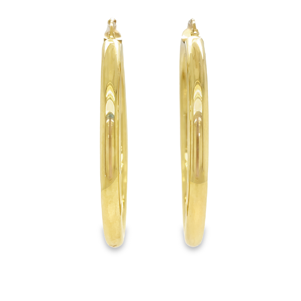 Look beautiful and unique with these gold hoop earrings!Made with Italian gold, these hoop earrings measure 2" in size, with a thickness of 4.00 mm. You'll love the light gold colors that give them a stunning and elegant look, perfect for adding a unique touch to any outfit.