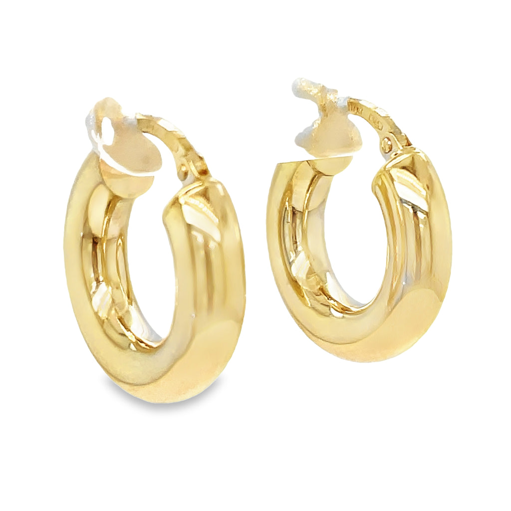Experience elegance and style with our 14k Italian Yellow Gold Small Hoop Earrings! These beautiful earrings are crafted with 14k yellow gold and measure 4.80 mm thick. The secure lever system ensures they stay in place all day, making these 3/4" hoop earrings the perfect addition to any outfit. Elevate your look with these versatile and timeless earrings.
