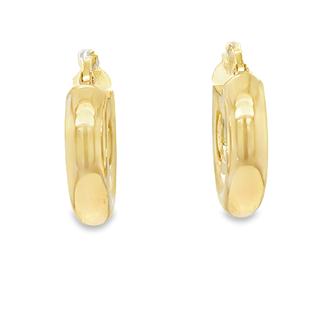 Experience elegance and style with our 14k Italian Yellow Gold Small Hoop Earrings! These beautiful earrings are crafted with 14k yellow gold and measure 4.80 mm thick. The secure lever system ensures they stay in place all day, making these 3/4" hoop earrings the perfect addition to any outfit. Elevate your look with these versatile and timeless earrings.