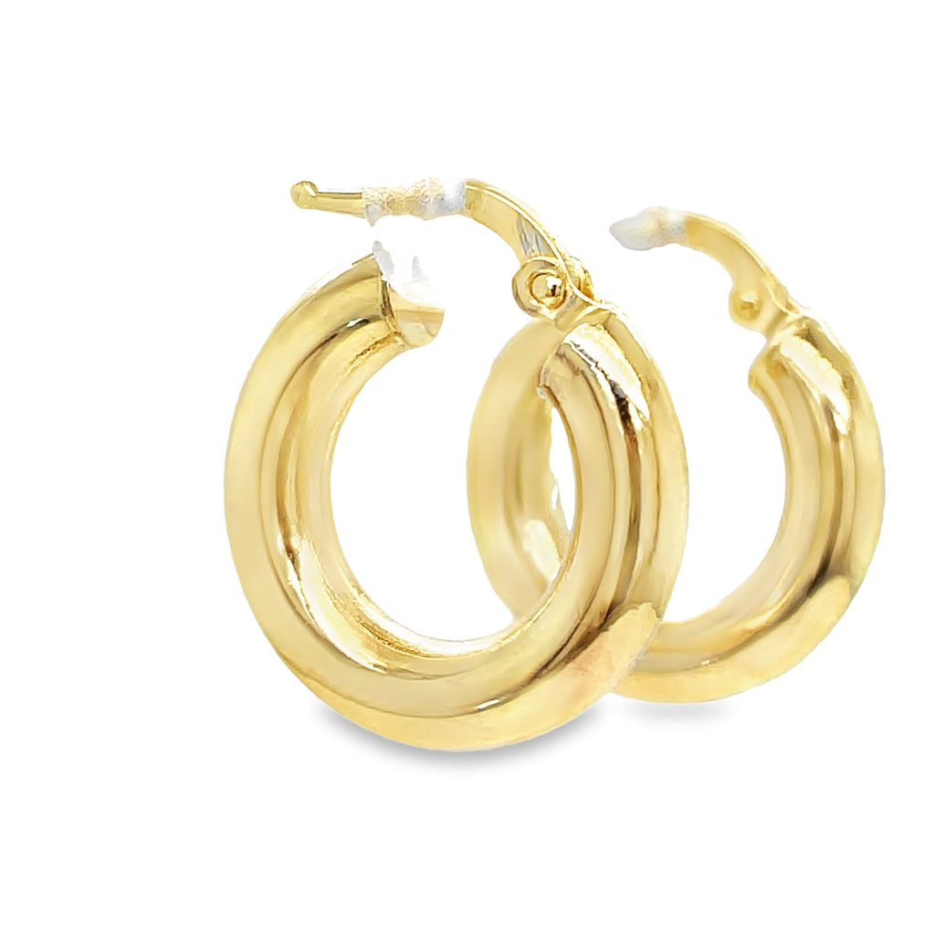 Experience elegance and style with our 14k Italian Yellow Gold Small Hoop Earrings! These beautiful earrings are crafted with 14k yellow gold and measure 3.80 mm thick. The secure lever system ensures they stay in place all day, making these 1/2" hoop earrings the perfect addition to any outfit. Elevate your look with these versatile and timeless earrings