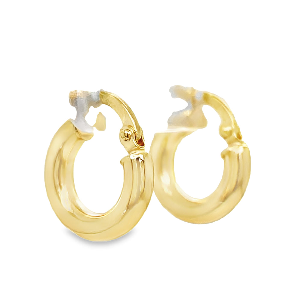 Experience elegance and style with our 14k Italian Yellow Gold Small Hoop Earrings! These beautiful earrings are crafted with 14k yellow gold and measure 2.80 mm thick. The secure lever system ensures they stay in place all day, making these 1/4" hoop earrings the perfect addition to any outfit. Elevate your look with these versatile and timeless earrings.