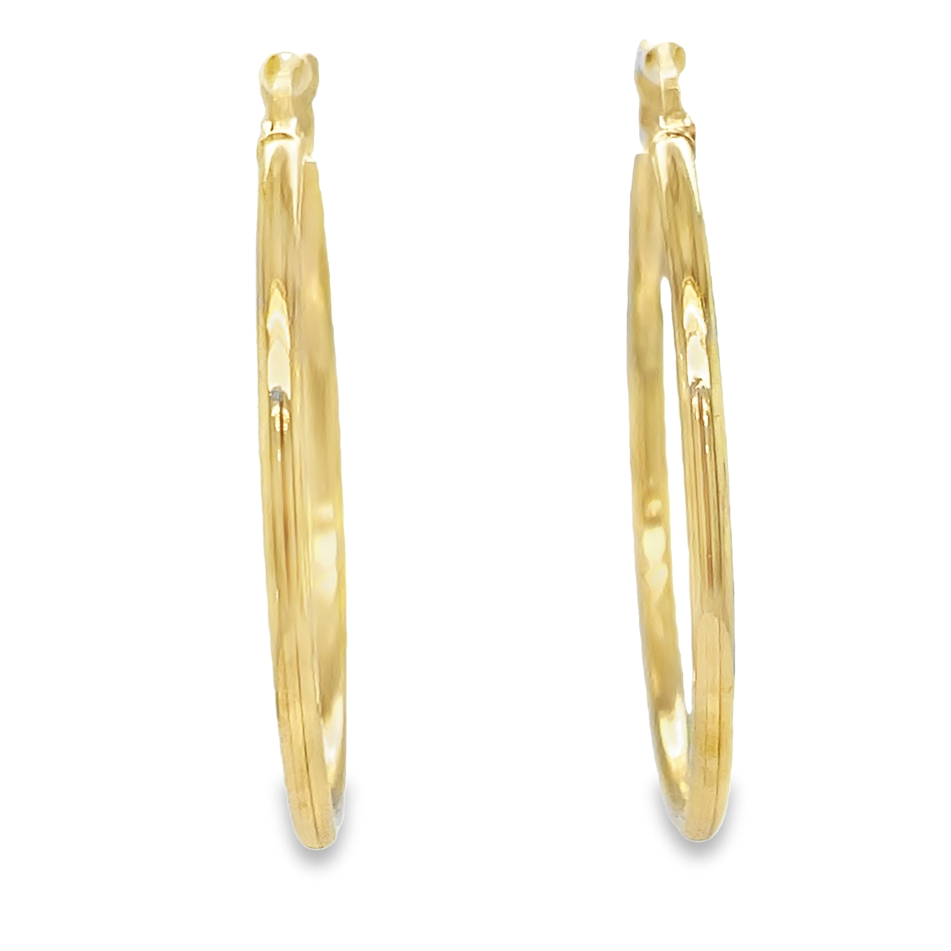Experience elegance and style with our 14k Italian Yellow Gold Small Hoop Earrings! These beautiful earrings are crafted with 14k yellow gold and measure 2.00 mm thick. The secure lever system ensures they stay in place all day, making these 1-1/2" hoop earrings the perfect addition to any outfit. Elevate your look with these versatile and timeless earrings.