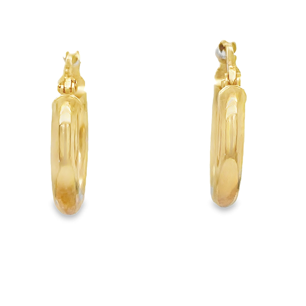 Experience elegance and style with our 14k Italian Yellow Gold Small Hoop Earrings! These beautiful earrings are crafted with 14k yellow gold and measure 2.80 mm thick. The secure lever system ensures they stay in place all day, making these 1/2" hoop earrings the perfect addition to any outfit. Elevate your look with these versatile and timeless earrings.