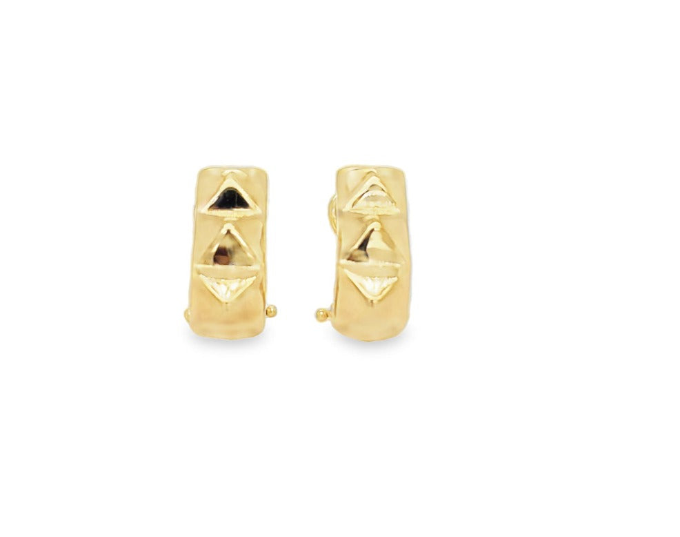 Introducing our exquisite 14k Italian Yellow Gold Three Square Pyramid Small Earrings. Crafted with precision, these earrings feature three square pyramids for a unique and elegant look. Made in Italy with the finest 14k yellow gold, and designed with an omega system for easy wear. Elevate your style with these luxurious earrings. 3/4" size