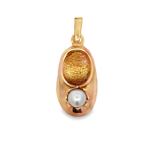 Top view of Pearl Baby Shoe Pendant Solid Gold