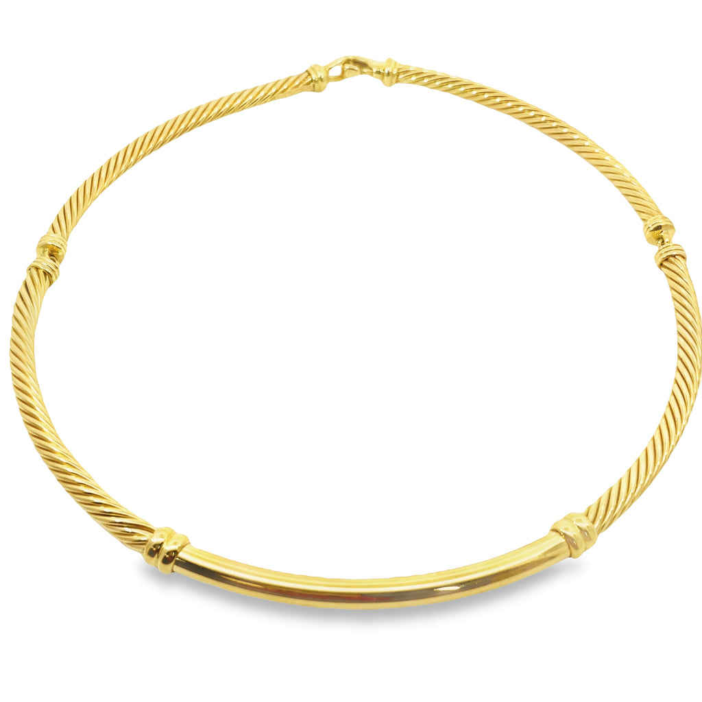 This elegant 18k yellow gold cable choker necklace will make a statement that won't go unnoticed. Crafted with intricate detail and perfect attention to quality, this piece will transform any outfit into one of luxury. Get ready to dazzle!