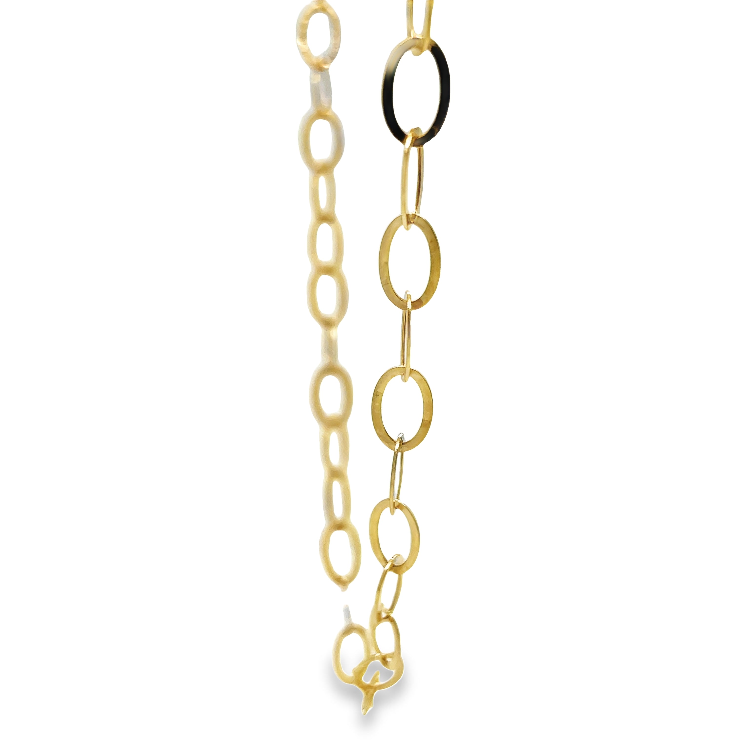 Crafted from 14k yellow gold, this long necklace boasts an enchanting oval open link design. Lightweight yet durable, it's perfect for adding a touch of elegance to any outfit. With a length of 30", it's versatile and easy to style for any occasion. Elevate your look with this luxurious piece.