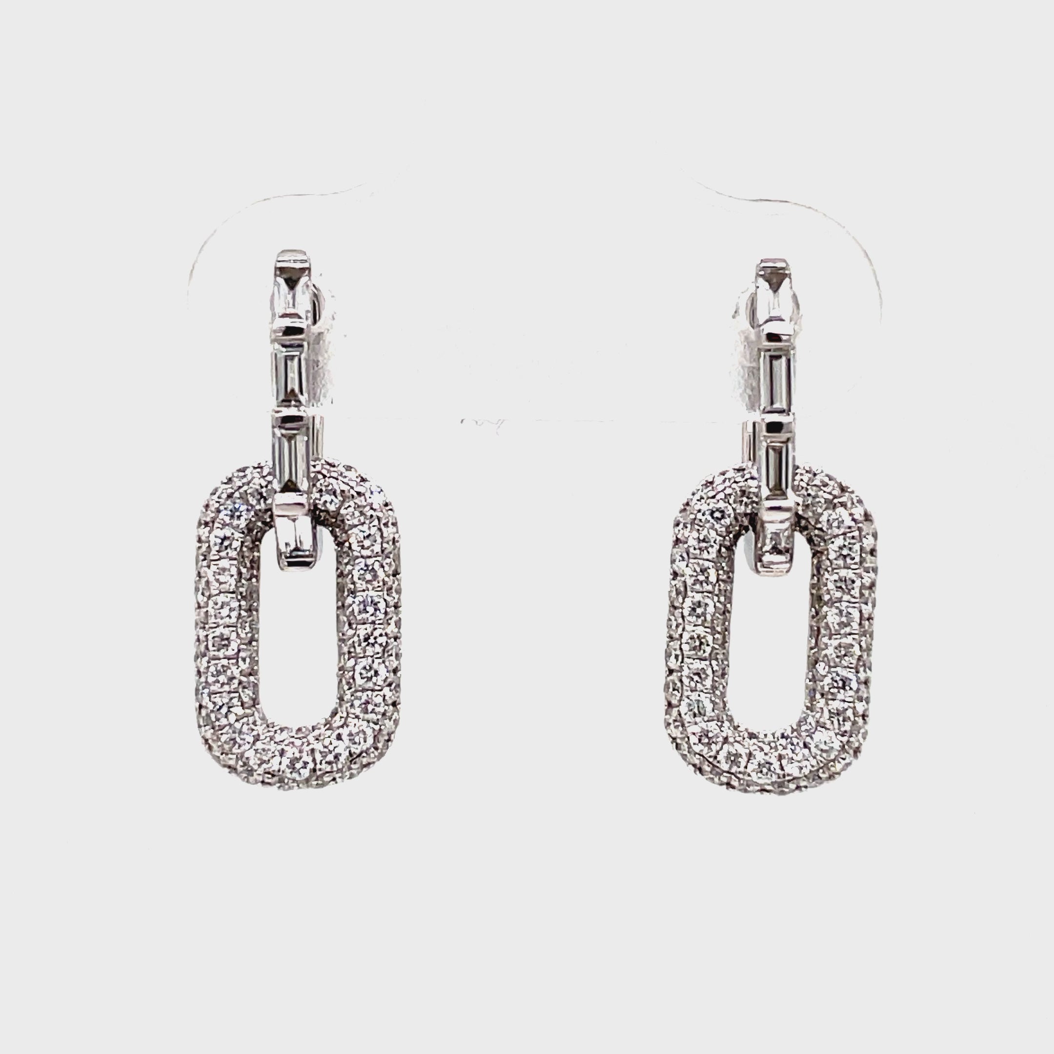 ndulge in luxury with our 18k Double Link Diamond Drop Earrings. Crafted from white gold, these earrings feature a unique double link design and are adorned with sparkling round diamonds totaling 0.80 carats. With a size of 19.00 mm and a mix of baguette and round diamond cuts, these earrings are a stunning addition to any jewelry collection. Elevate your style and make a statement with these exclusive earrings.

&nbsp;