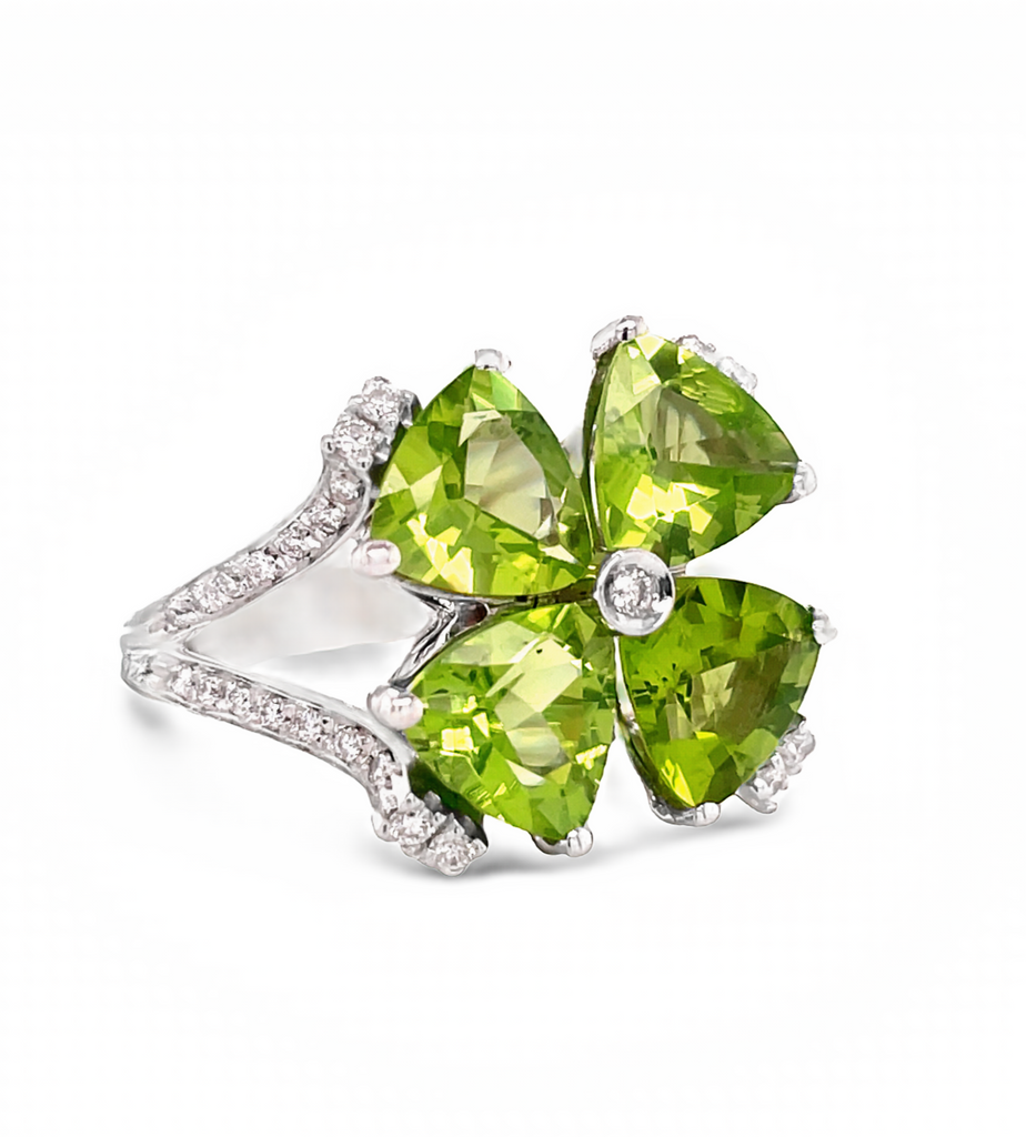 Italian made  18k white gold  7.0 size (sizable)  Large trillion peridot 6.50 cts  Round diamonds 0.32 cts   18.00 mm wide  Gallery finish in the inside