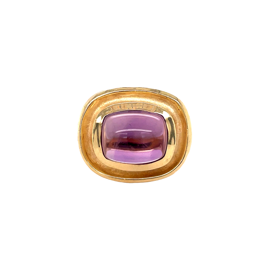 This exquisite estate jewelry ring features 14k yellow gold and a cabochon-cut amethyst set in the center. Boasting a substantial shank, this piece is in great condition. 20.00 x 17.00 mm 