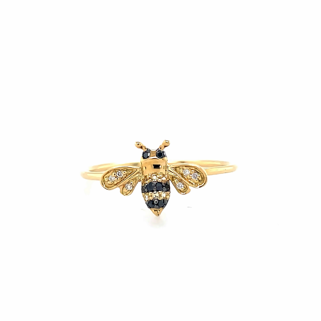 This beautiful 18K yellow gold ring is adorned with 0.06 cts of white and black diamonds, shaped like a bumble bee. Let this enchanting piece take you on a magical journey! Size 6.5 (resizable).
