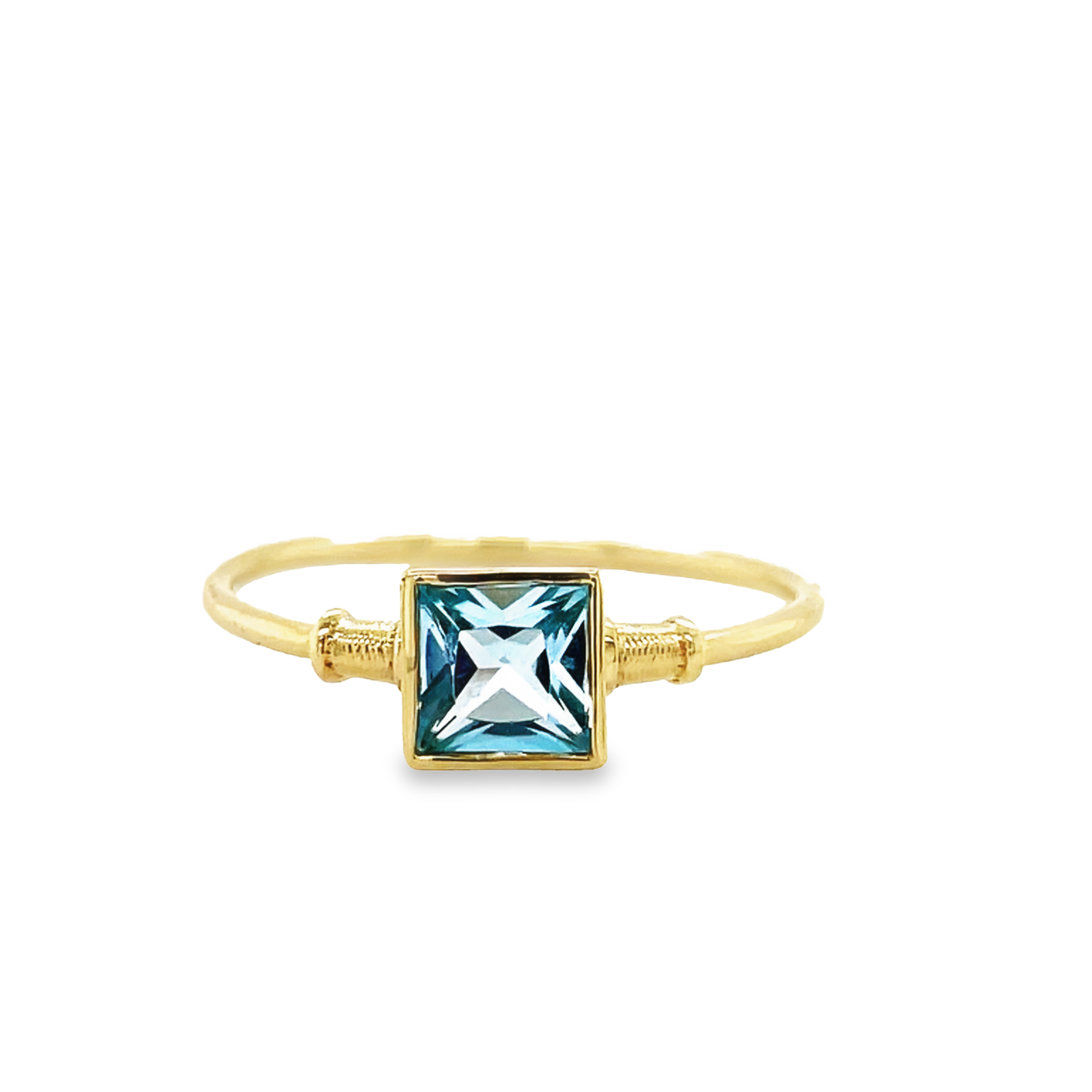 Crafted in elegant 14k yellow gold, this size 7.5 oval blue topaz ring sparkles with an impressive 7.00 mm gem. A distinctive rope style shank is the perfect finishing touch.