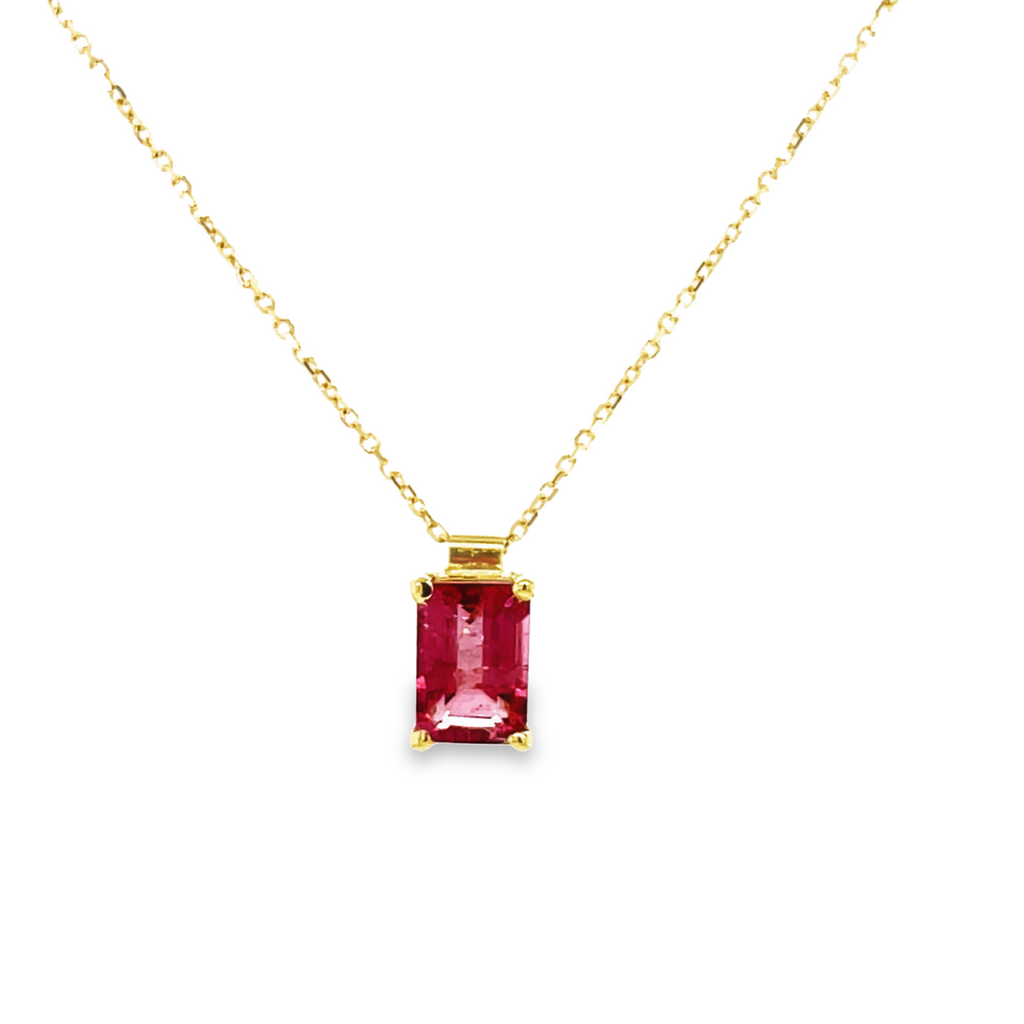 Beautifully crafted in 18k white and yellow gold, this stunning 0.40 cts pink tourmaline baguette cut pendant sparkles with a 8.00 x 5.00 mm gemstone (including bail) and an 18" chain.