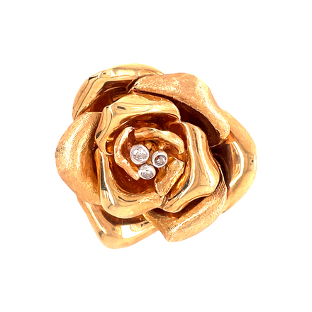 Solid 14k yellow gold is home to three glimmering round diamonds, carefully set in a matte finish. At 30.00 mm, this beautiful piece is sure to be admired! An ideal brooch, pin, or pendant that is in great condition!