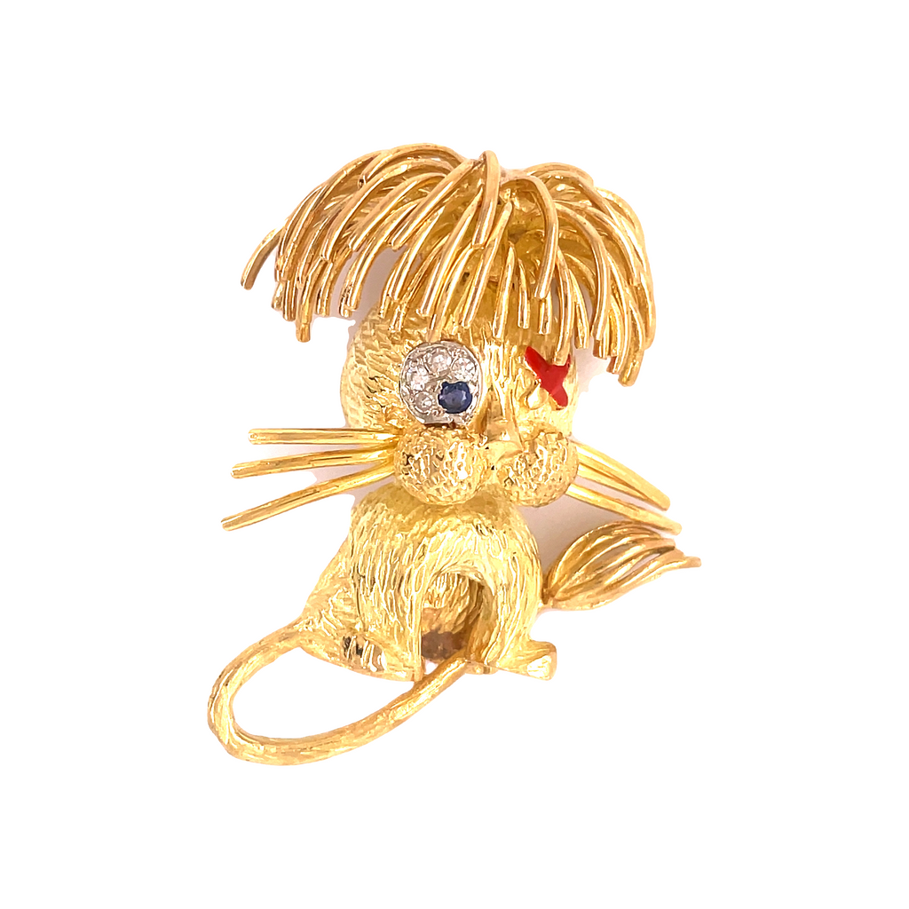 Luxurious 18k gold diamond & blue eye red enamel lion brooch radiates style and sophistication! Perfectly crafted at 32.00 x 26.00 mm in great condition. Wear it as a brooch or pin; these timeless pieces of Estate Jewelry are a must-have addition to any accessory collection!