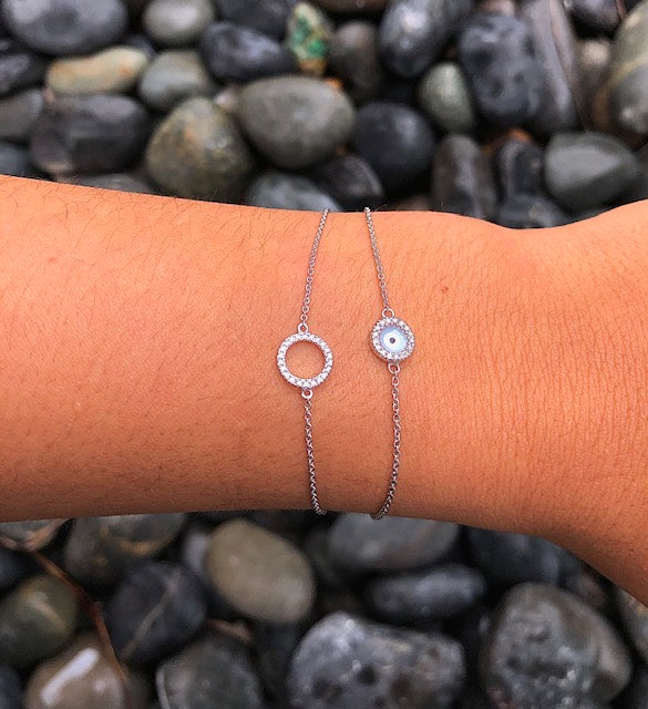 Dainty & beautiful butterfly bracelet   14k yellow gold  Circle 8.00 mm   Small diamonds 0.04 cts   7" long sizing loop at 6.5"  Secure lobster catch