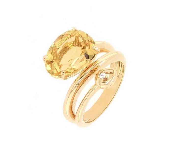 From our Vianna Brasil collection 18k yellow gold  Citrine 4.5 cts & one round diamond 0.013 cts 6.75 size (sizable) 10.20 mm wide 