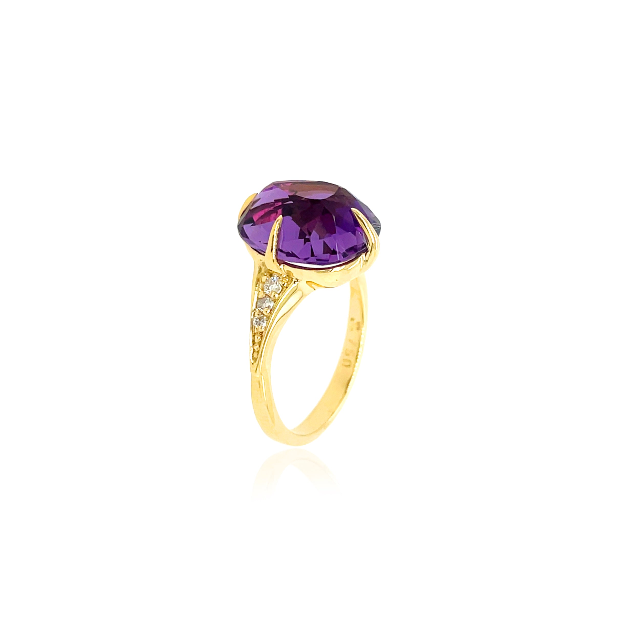 From the sumptuous SugarLoaf collection from Brazil, this tear-shaped faceted amethyst (16.40 cts) ring is complemented by sparkling small diamonds (.09 cts) and is set in 18k yellow gold. 15.00 mm
