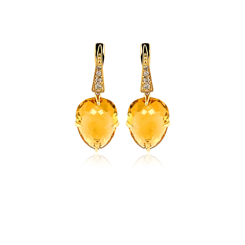 Make a statement with these stunning Sugarloaf Collection earrings, crafted in Brazil. An eye-catching tear-shaped Citrine of 12.80 cts is framed by sparkling round diamonds at 0.10 cts. Set in 18k yellow gold with a secure hinged system, these earrings are the perfect way to elevate your style! 27.00 mm 