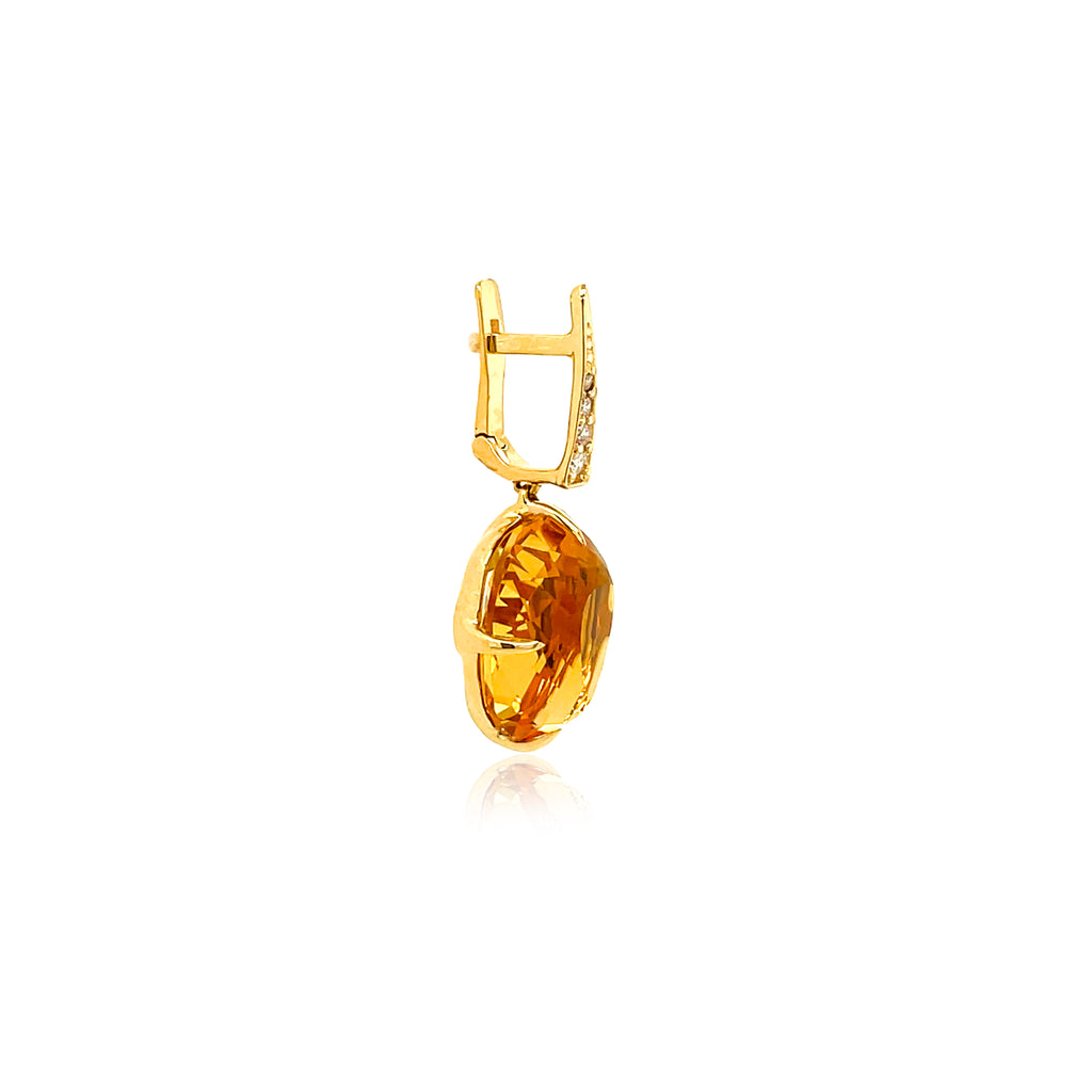 Sugar loaf collection made in Brazil  Tear shape faceted Citrine 12.80 cts  Round small diamonds 0.10 cts  Set in 18k yellow gold  Secure hinged system  27.00 mm 