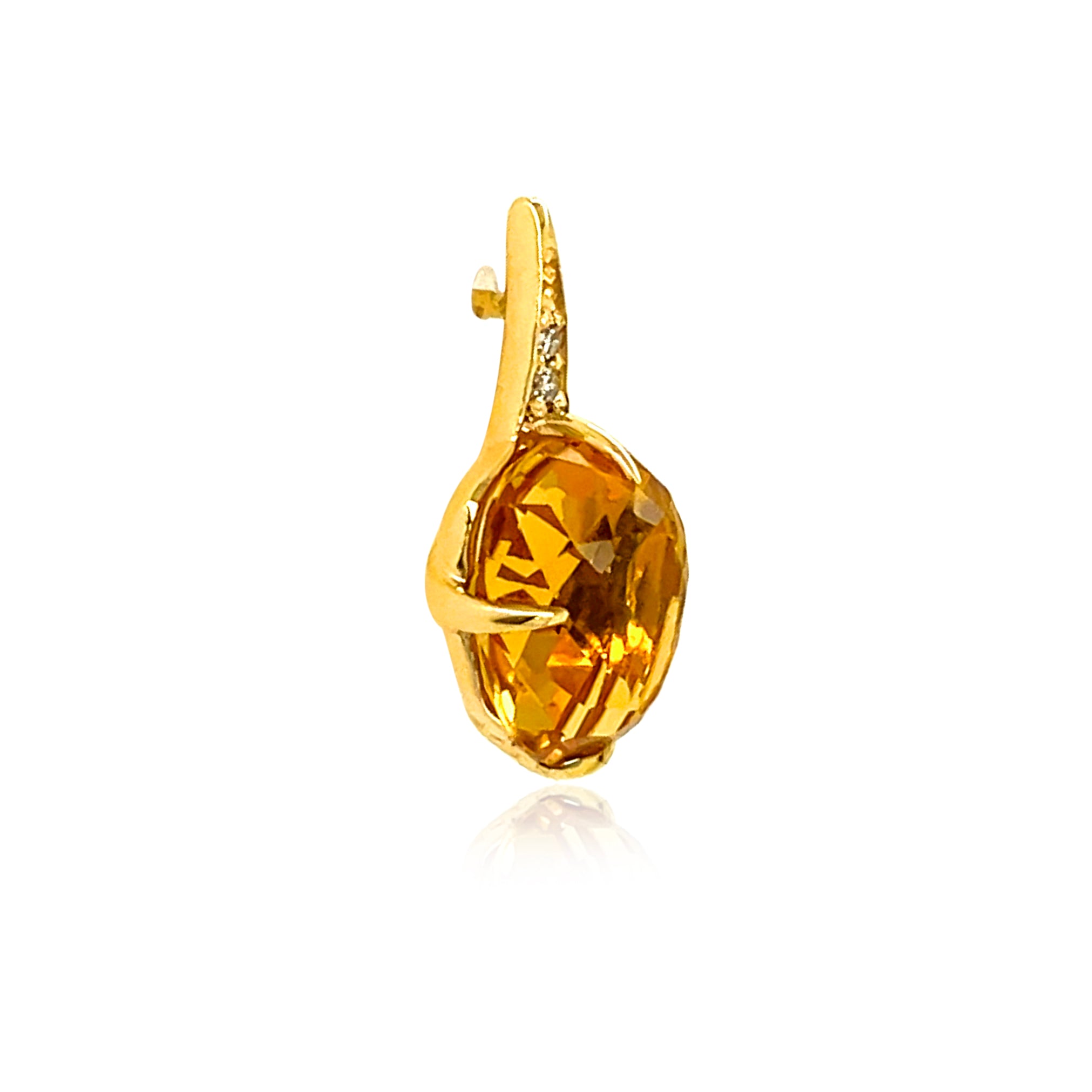 Sugar loaf collection made in Brazil  Tear shape faceted Citrine 6.23 cts  Round small diamonds 0.03 cts  Set in 18k yellow gold  Secure hinged system  18.00 mm.