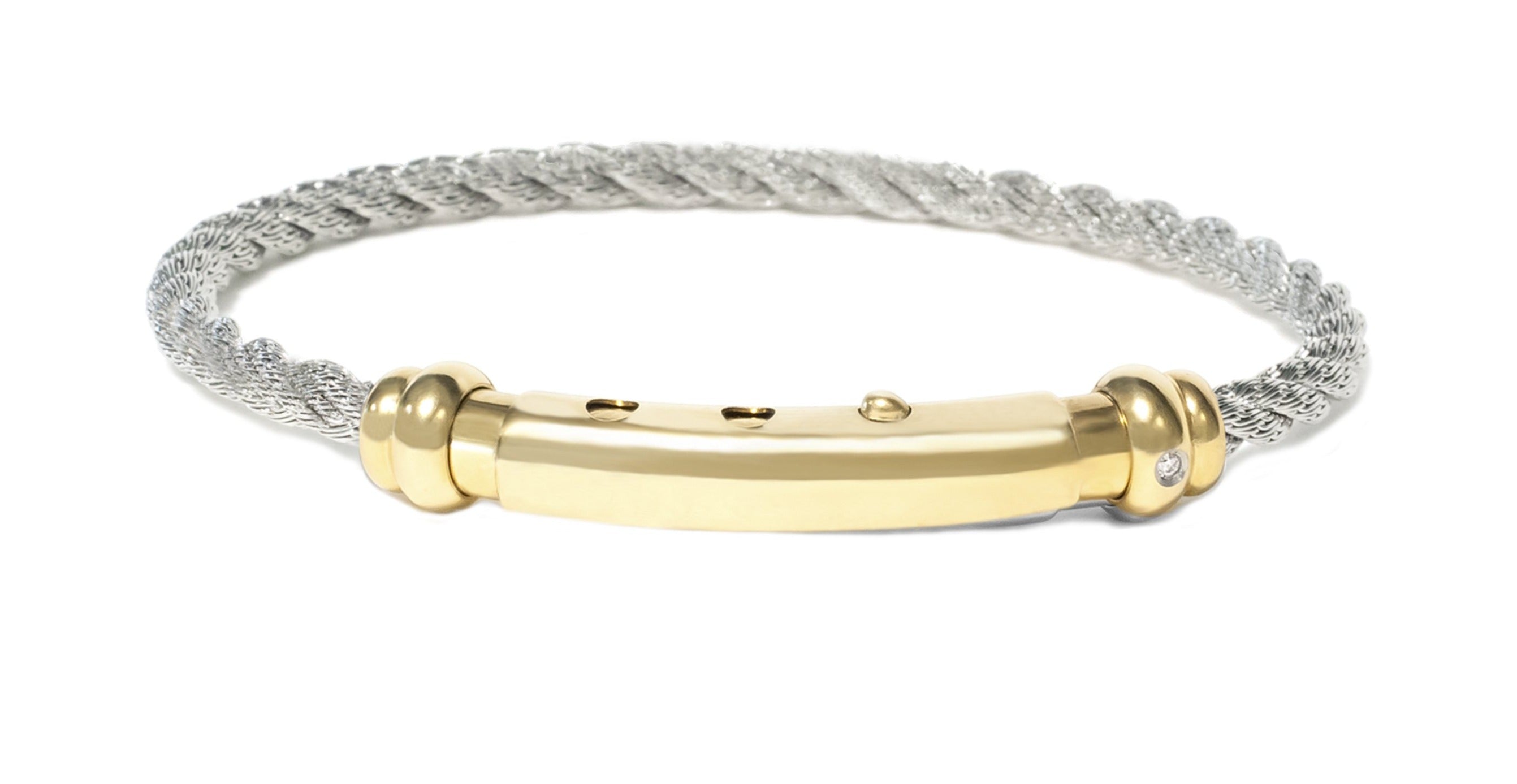Crafted from PVD stainless steel, this 8" long Italian bangle features a rope-style design. Secured with an adjustable clasp, the bracelet is adorned with one diamond for an elegant look.