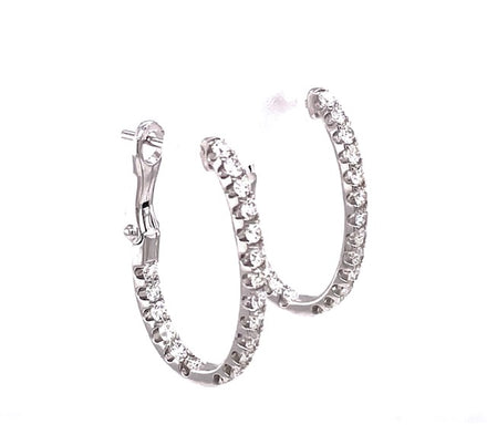 Set in 18k white gold  Round diamonds 1.32 cts  Color F/G  Clarity VS1  Secure latch system  25.50 mm long  16.00 mm wide 