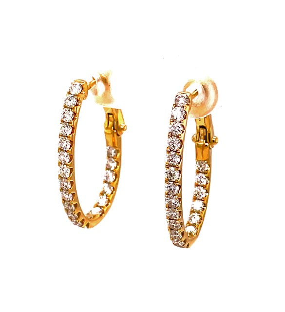 Set in 18k yellow gold  Round diamonds 1.32 cts  Color F/G  Clarity VS1  Secure latch system  25.50 mm long  16.00 mm wide 