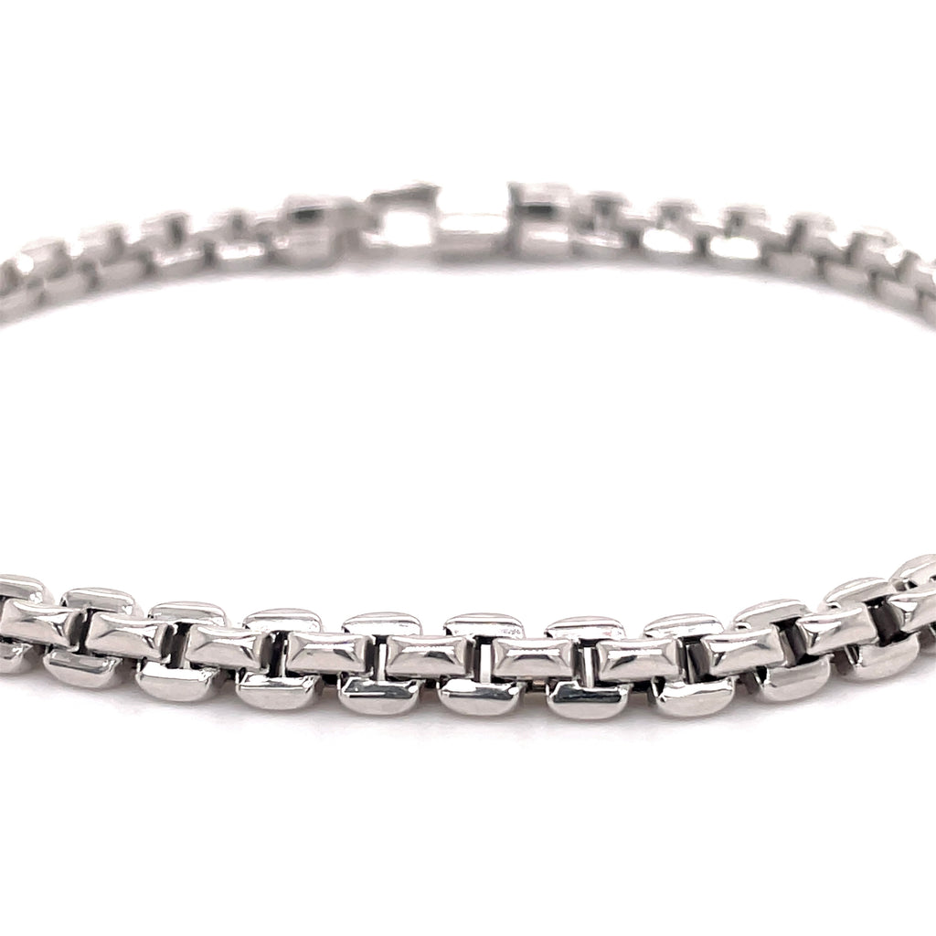 A timeless design crafted with precision and care. With its secure lobster closure and durable 14k white gold construction, this 3.50 mm wide and 8" long Venetian box link bracelet will give you long-lasting style and elegance.