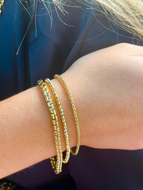 This timeless piece is crafted with precision and detail, featuring diamond cut beads and secure lobster clasp. With a width of 2.60mm and 7" length, you'll be sure to appreciate the quality of this Italian made 14k yellow gold stackable bracelet.