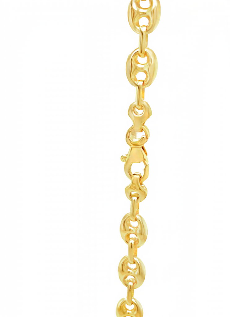 This classic 14K yellow gold mariner link necklace measures 20" in length and 6.30 mm in thickness. It also features a lobster catch for secure fastening. It ensures a timeless and long-lasting look.