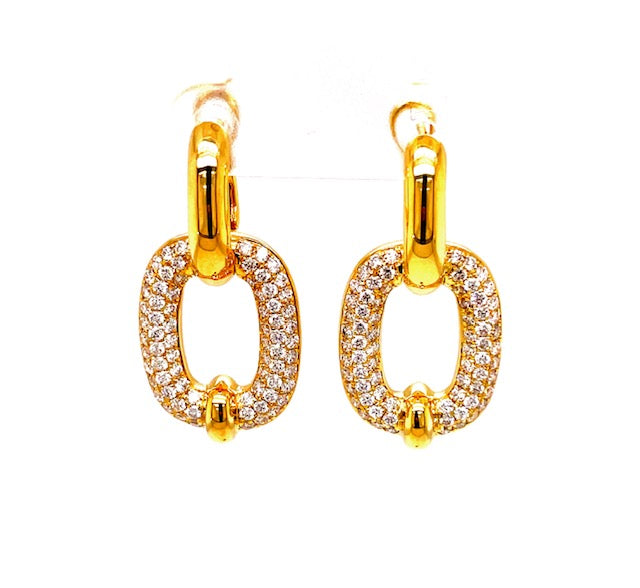 Crafted of 14k Italian yellow gold, these 27.00 mm long by 14.00 mm wide Oval Shape Drop Diamond Earrings boast a round diamond setting and a total carat weight of 1.29 cts. The lever backs and gallery finish gives these earrings a secure and timeless feel.